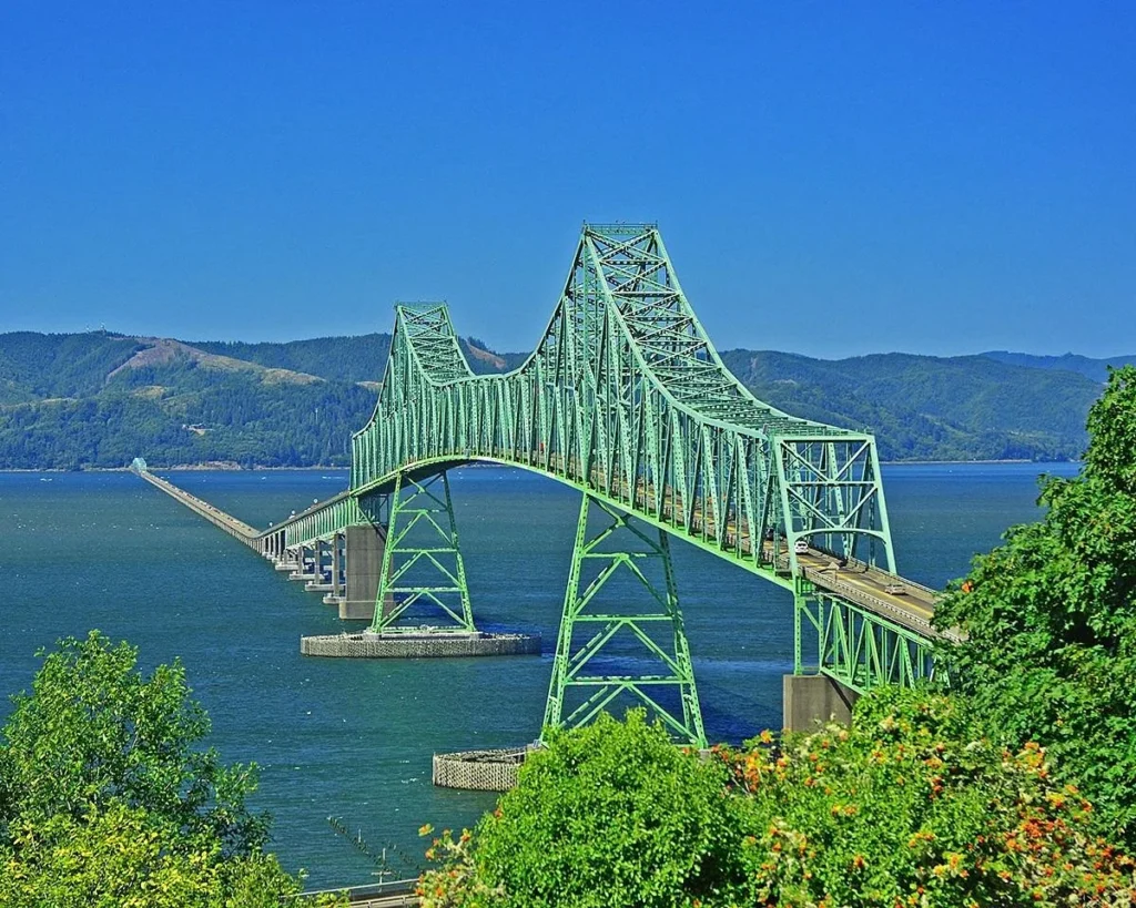 Take a Selfie with Astoria Bridge