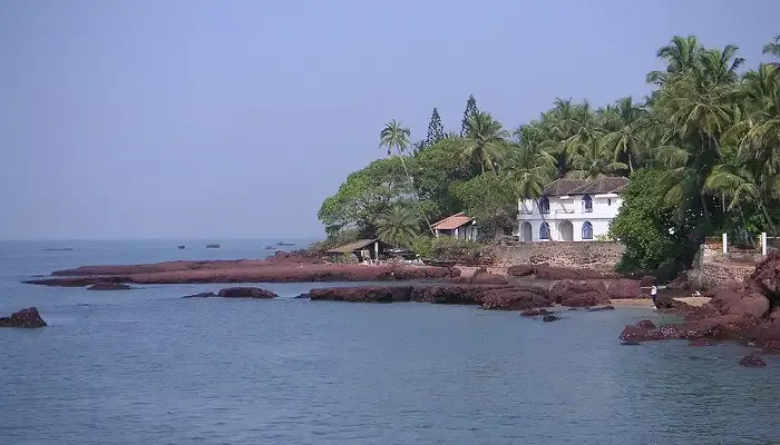 Pequeno Island (St. George Island)